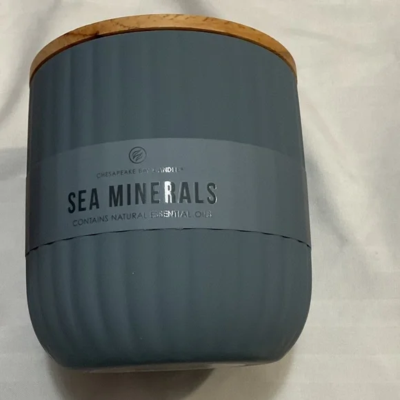 Chesapeake Bay Sea Minerals, Sheer Jasmine, and Rosewood Fig Candle Set - Picture 2 of 8